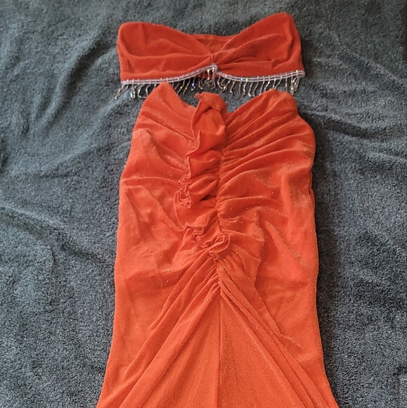 Women's Wave Texture Fabric Tube Top With Round Buckle And Mermaid Hem skirt - Picture 3 of 6